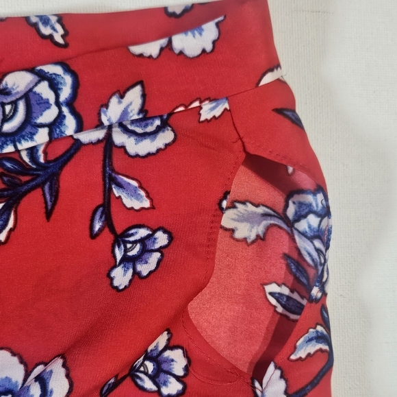 Express Blouse Womens‎ XS V-Neck Cold Shoulder Red Floral Office Fall Top Career - Picture 6 of 9